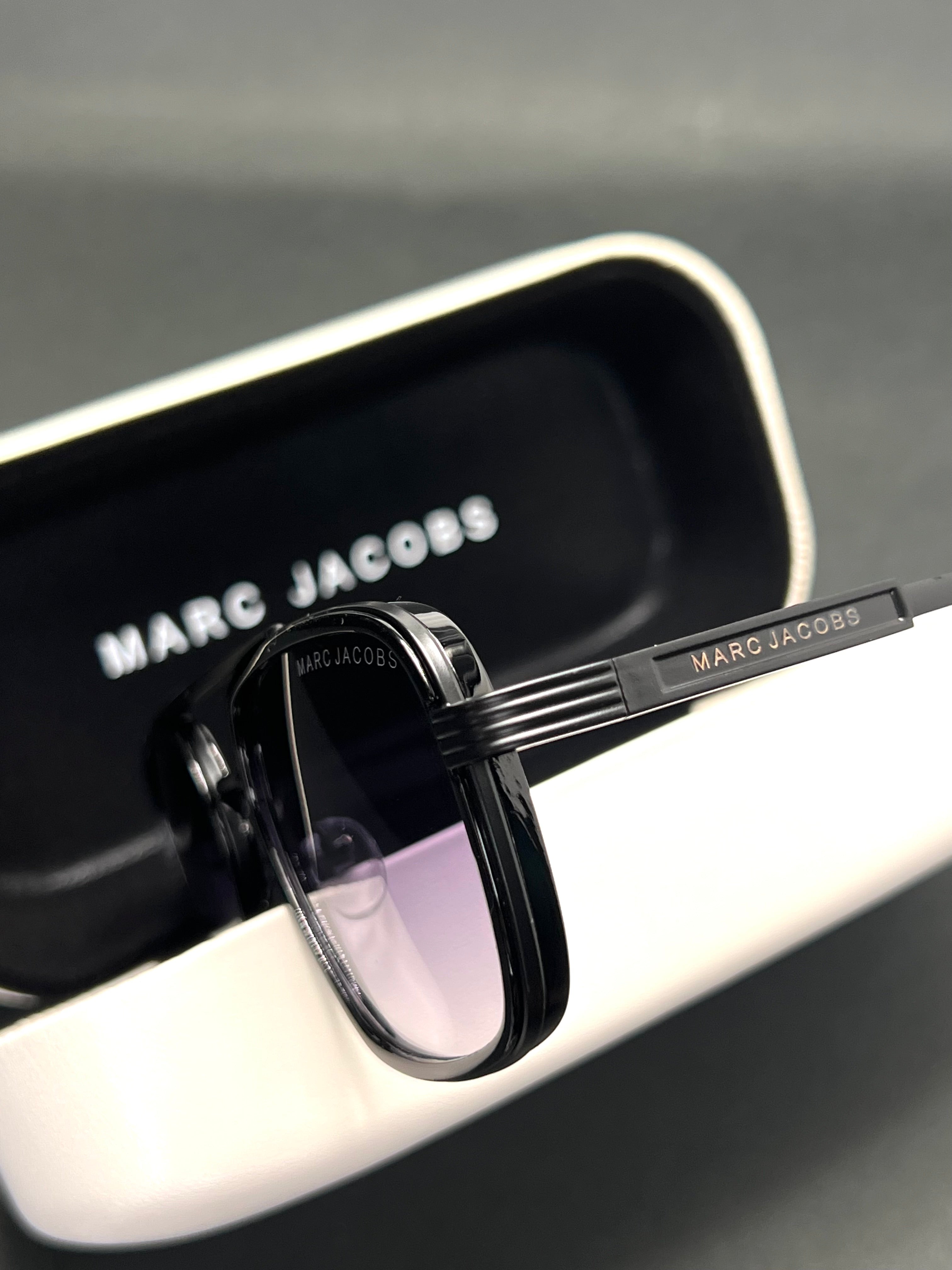 Marc-Jacobs Infinity