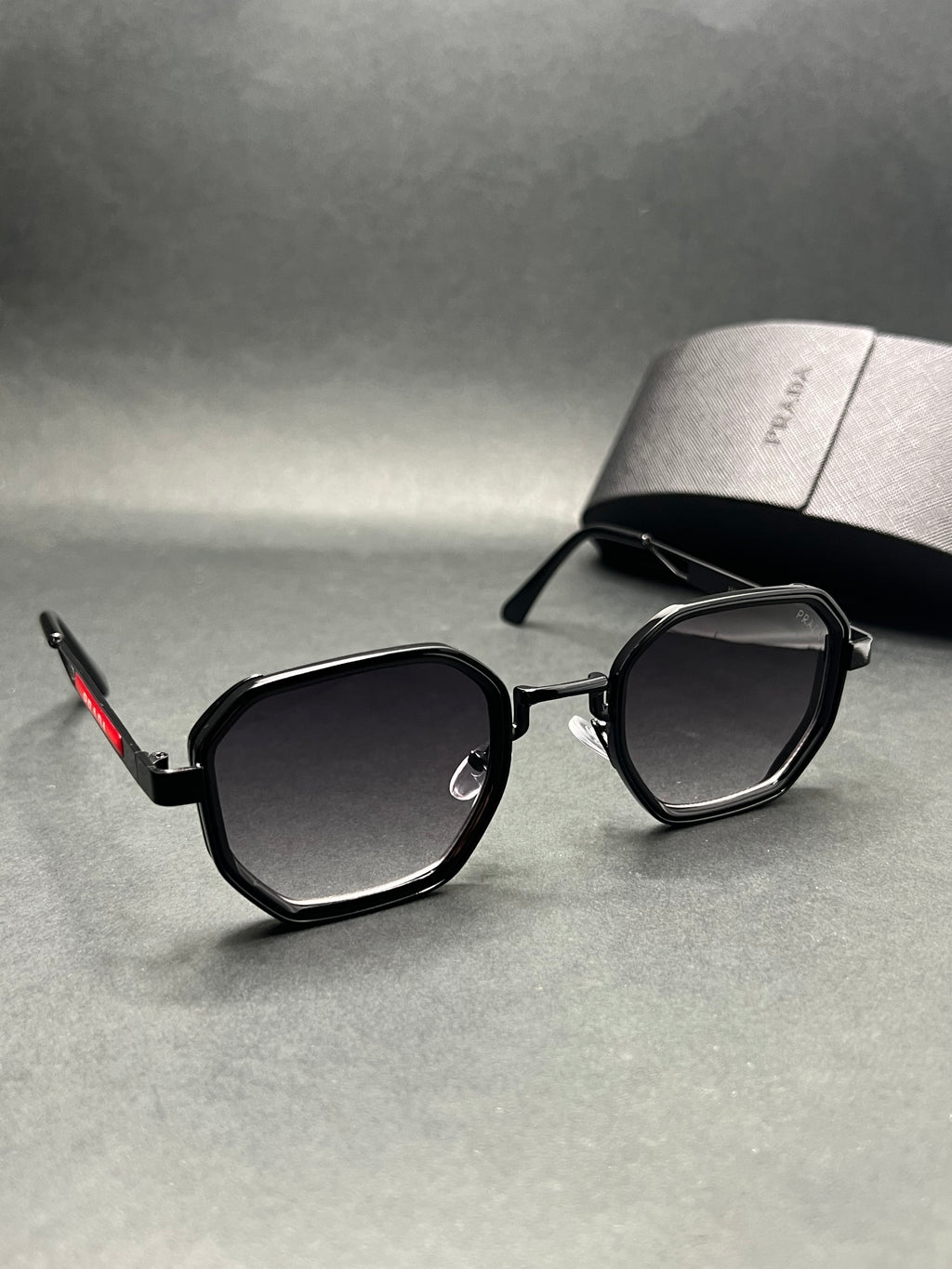 Prada oynx