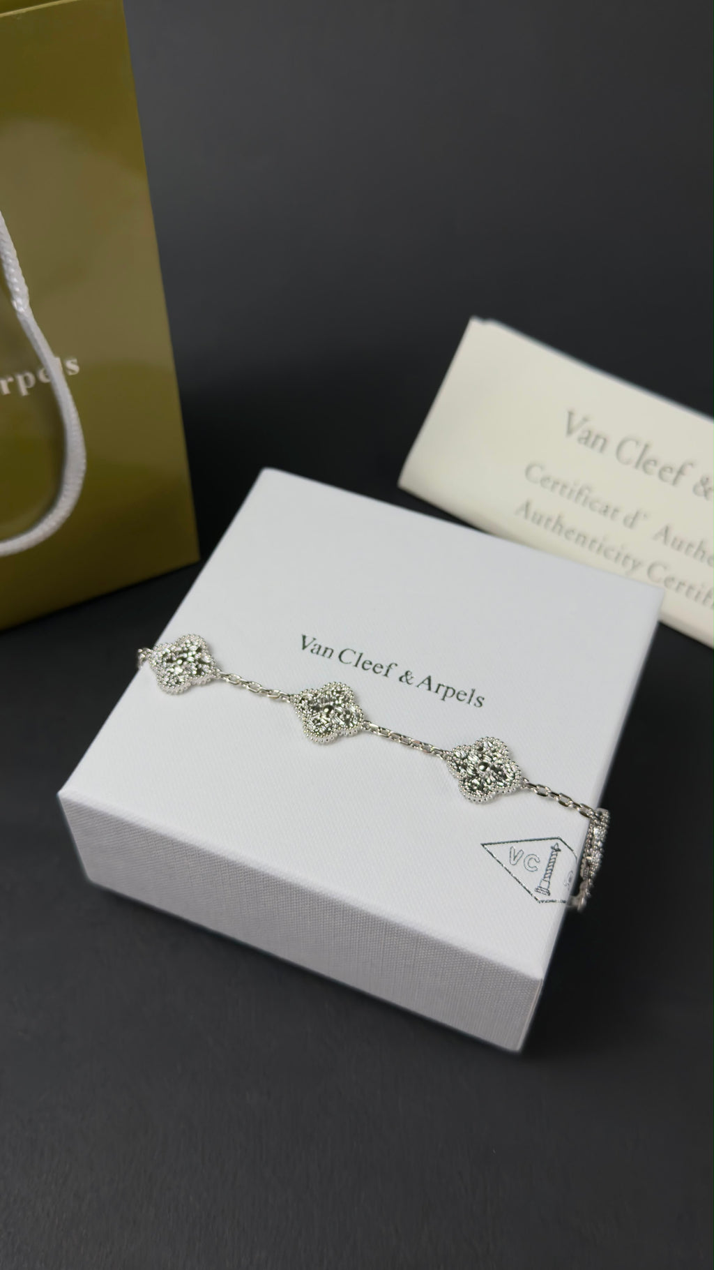 Vancleef Bracelet Unisex