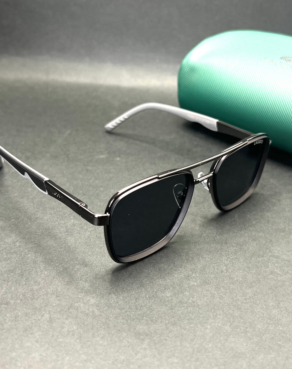 Lacoste L6077