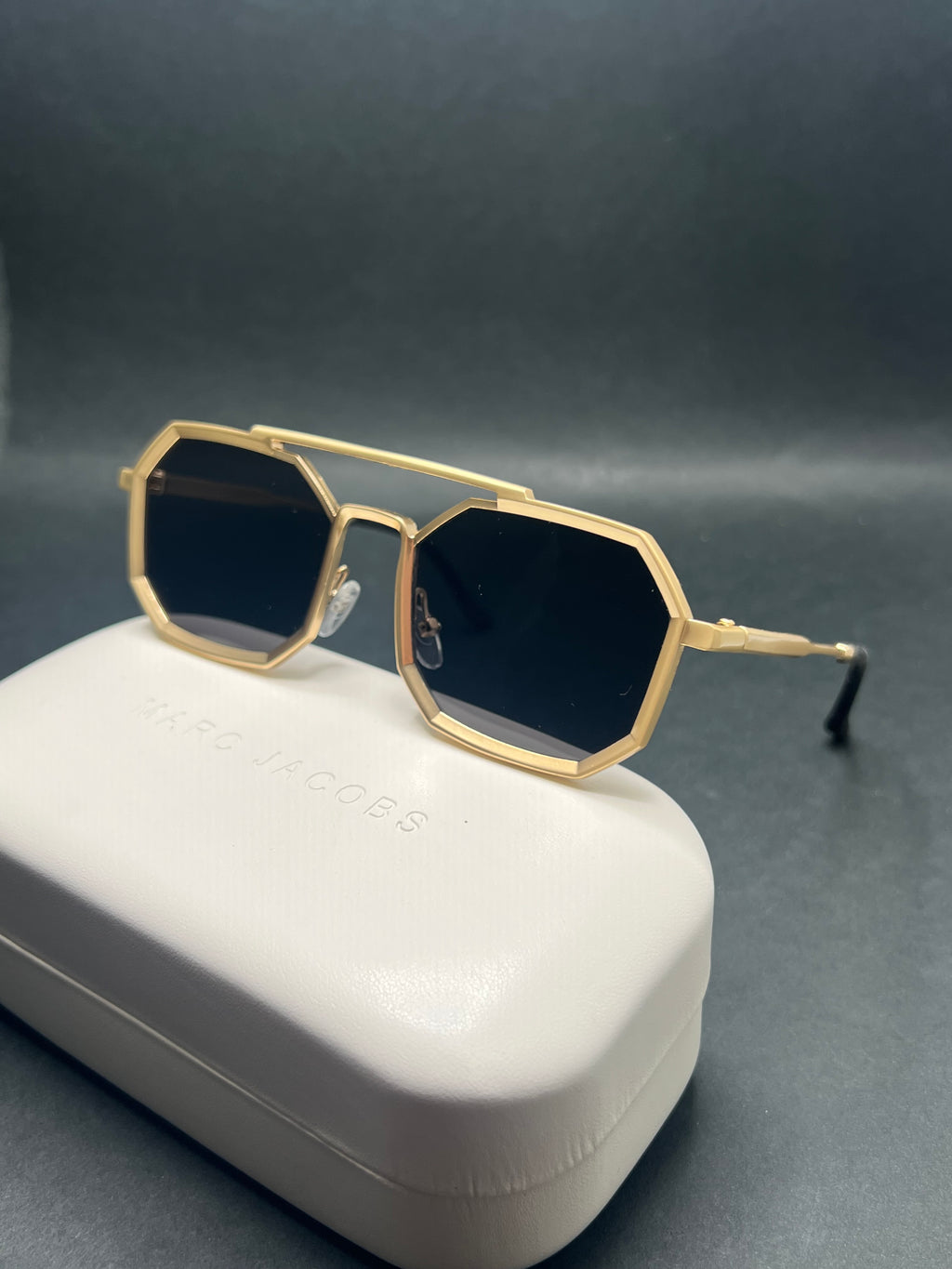 Marc-Jacobs MJ9700