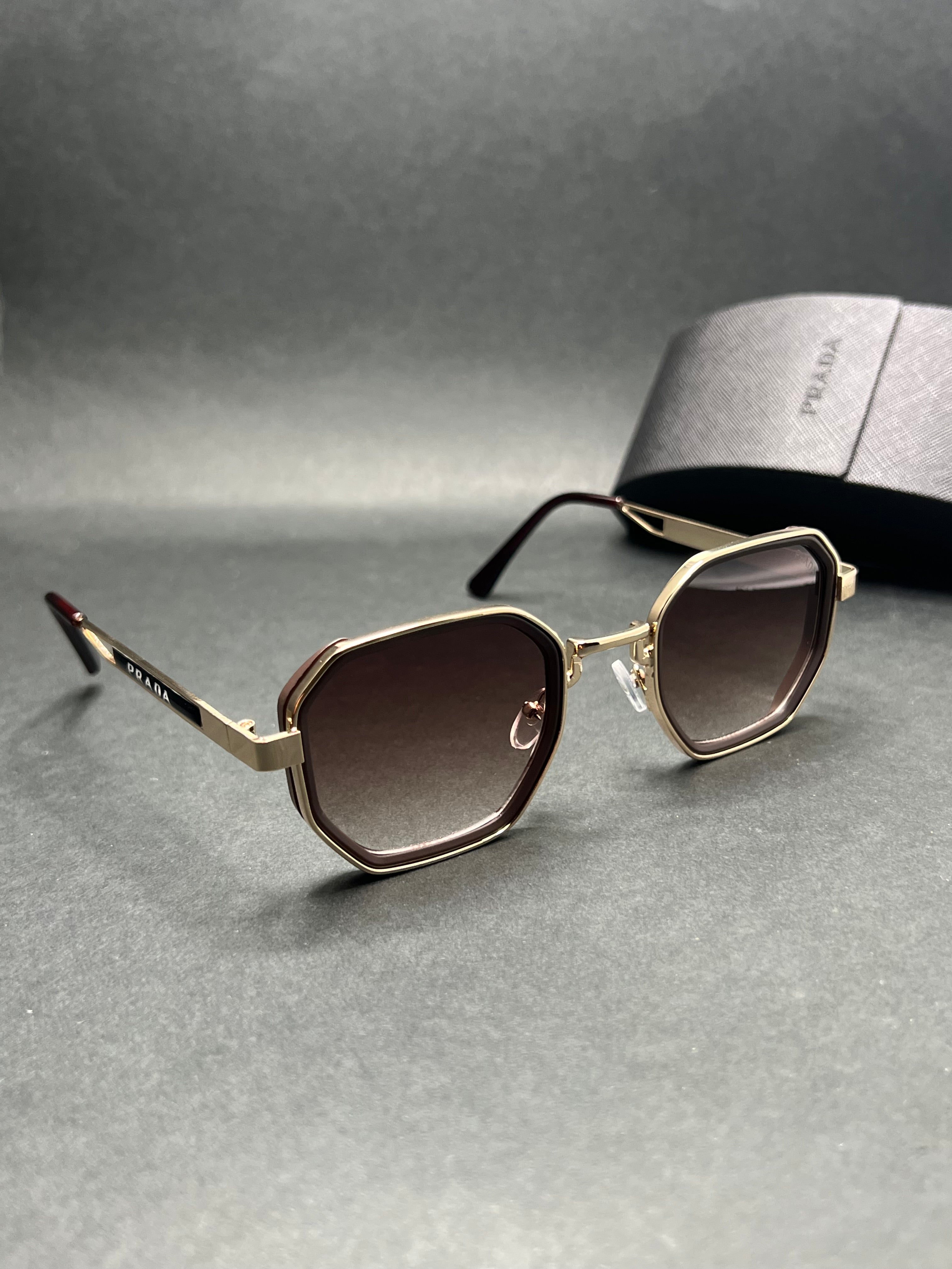 Prada oynx