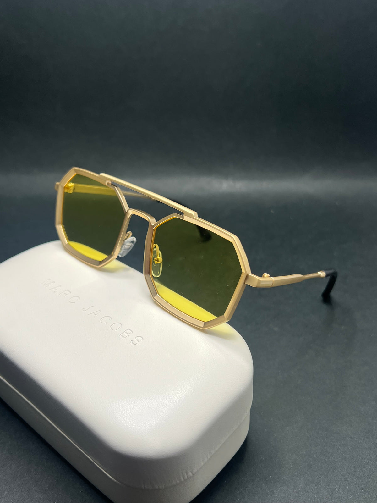 Marc-Jacobs MJ9700