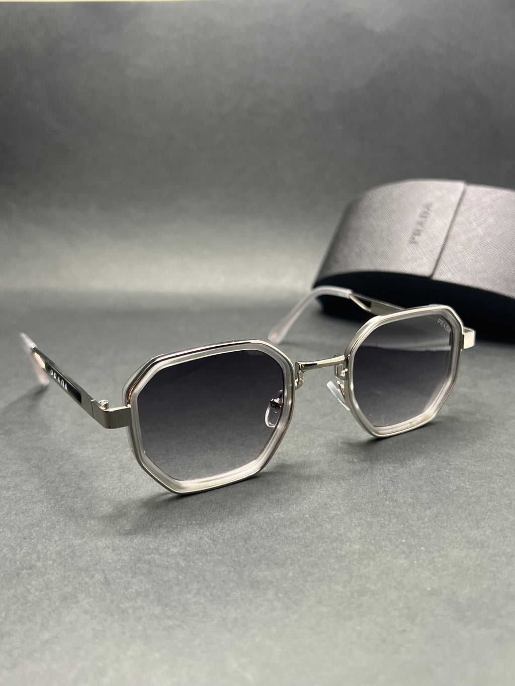 Prada oynx