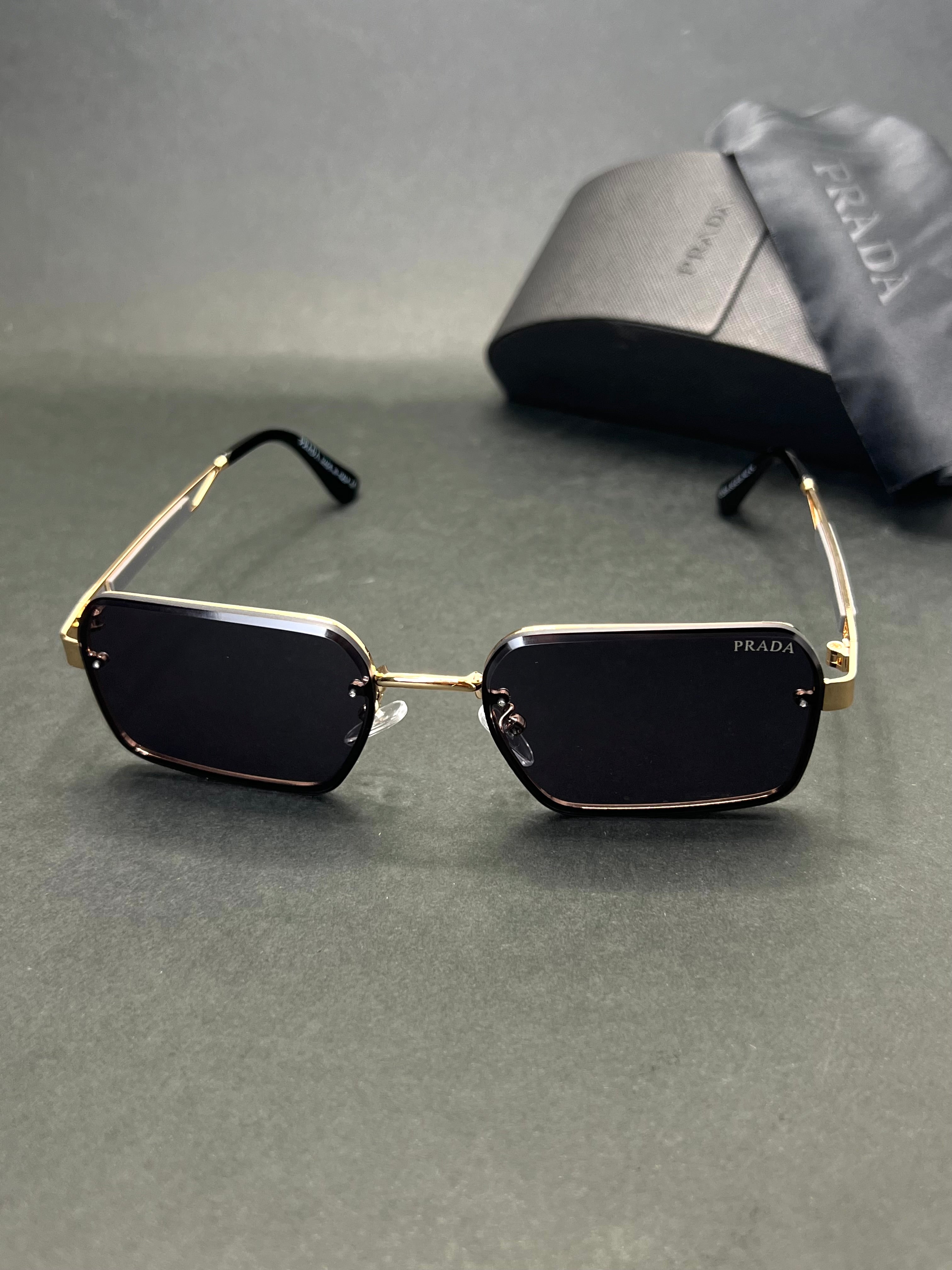 Prada PR8452