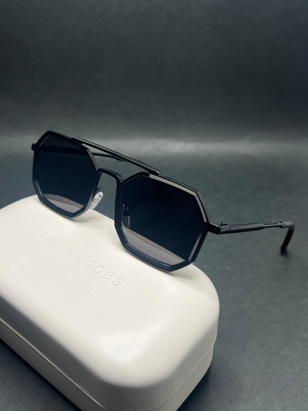 Marc-Jacobs MJ9700