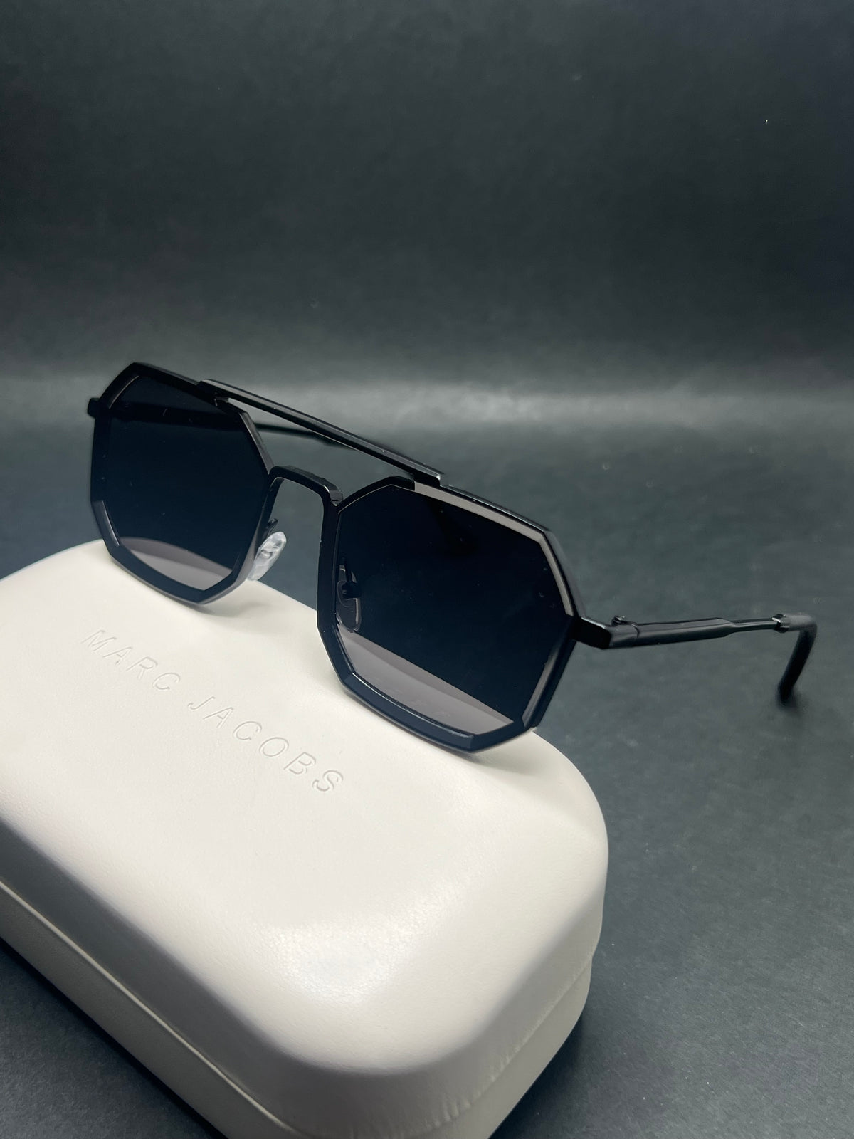 Marc-Jacobs MJ9700