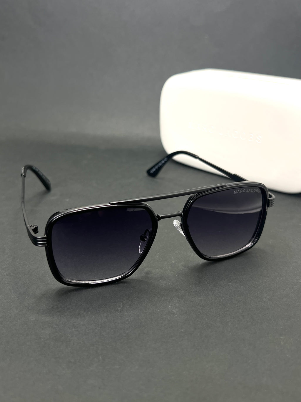 Marc-Jacobs Infinity