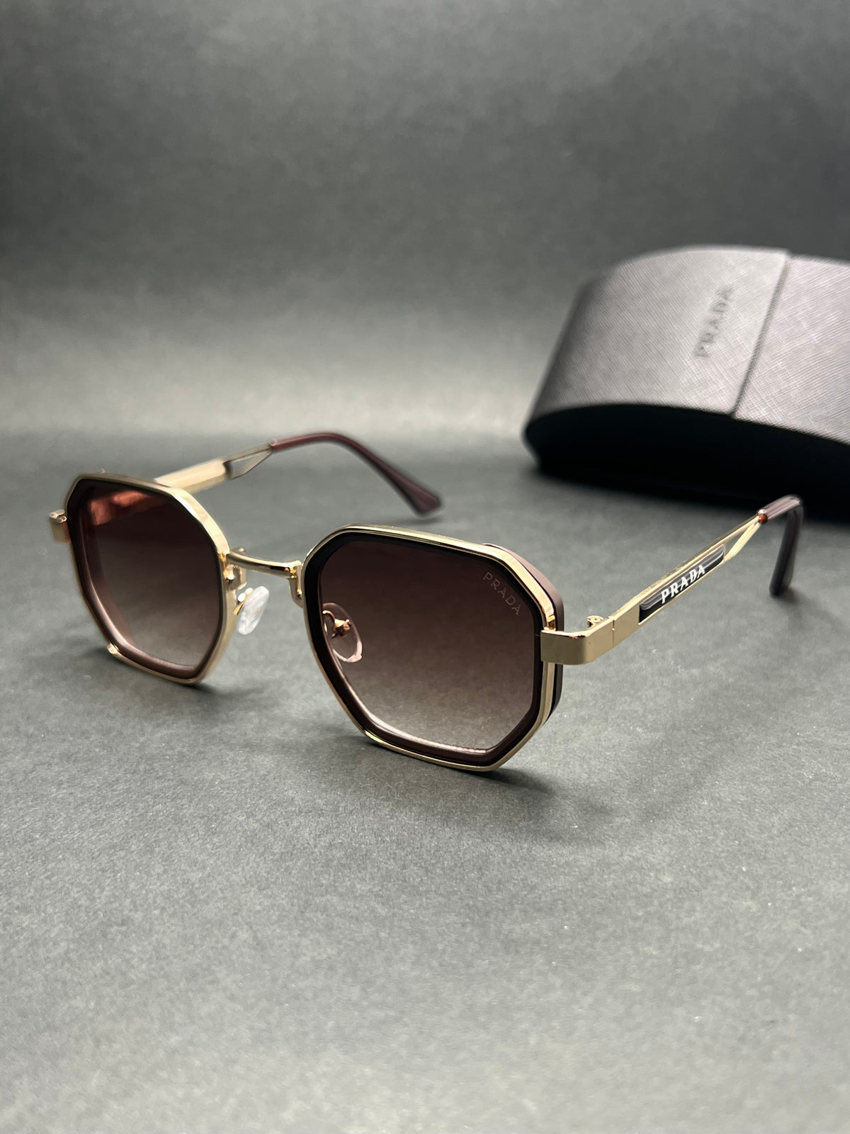 Prada oynx
