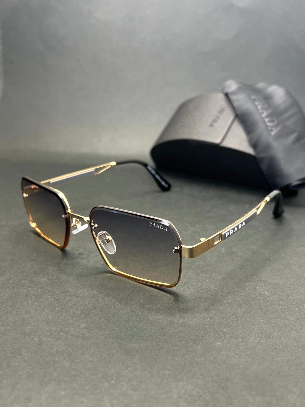 Prada PR8452