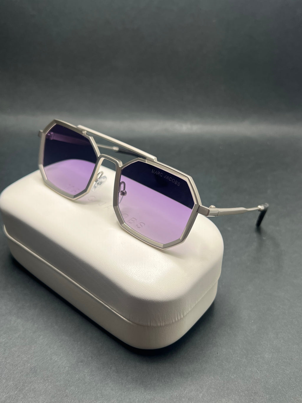 Marc-Jacobs MJ9700