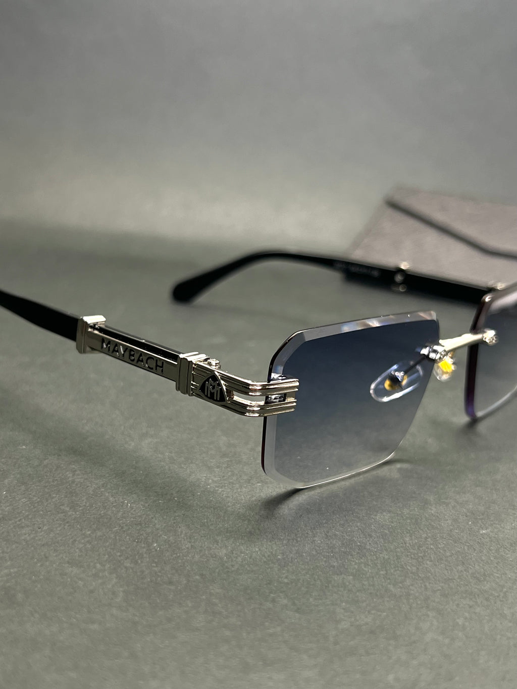 Maybach Rimless MB9800