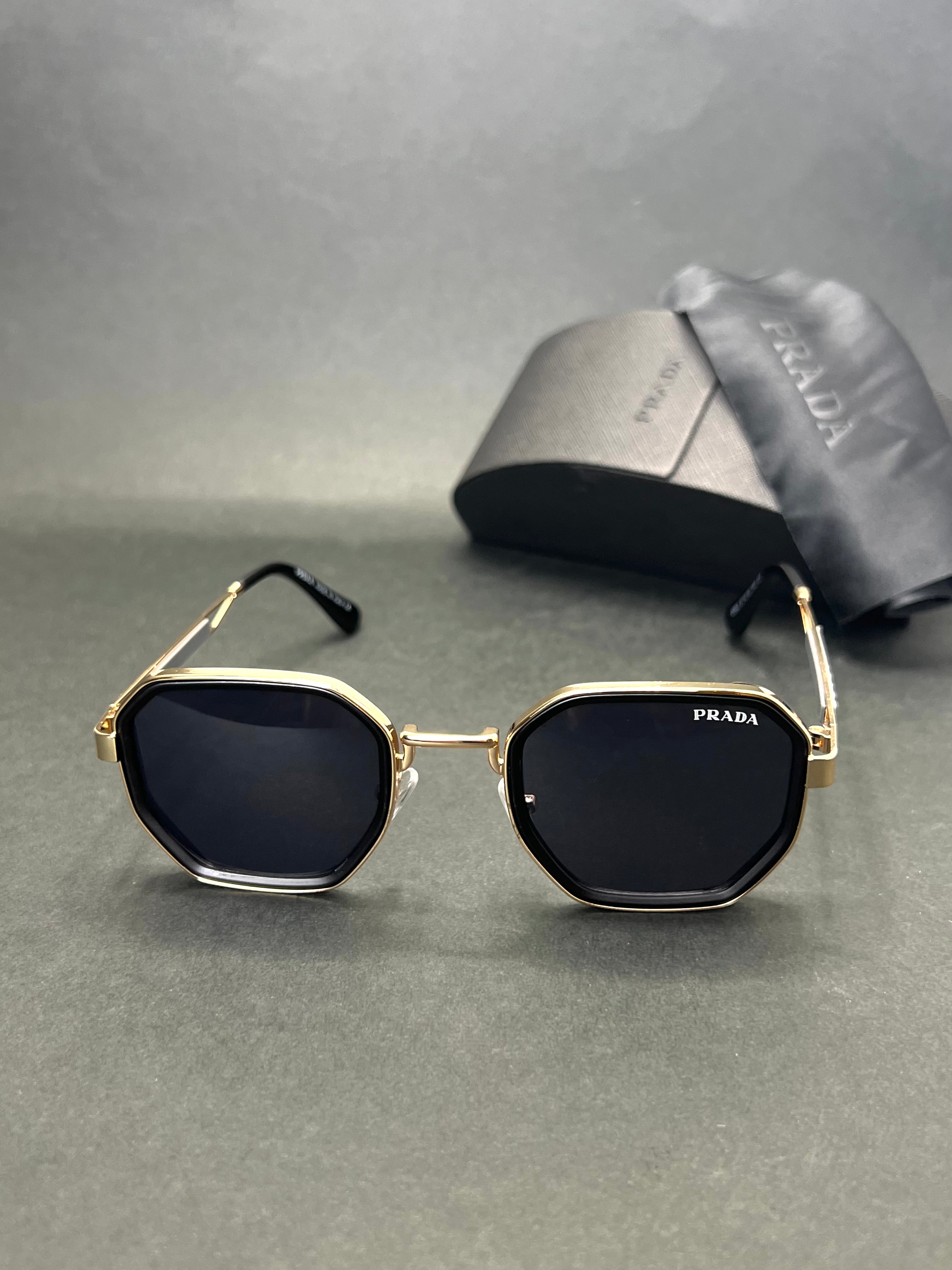 Prada oynx