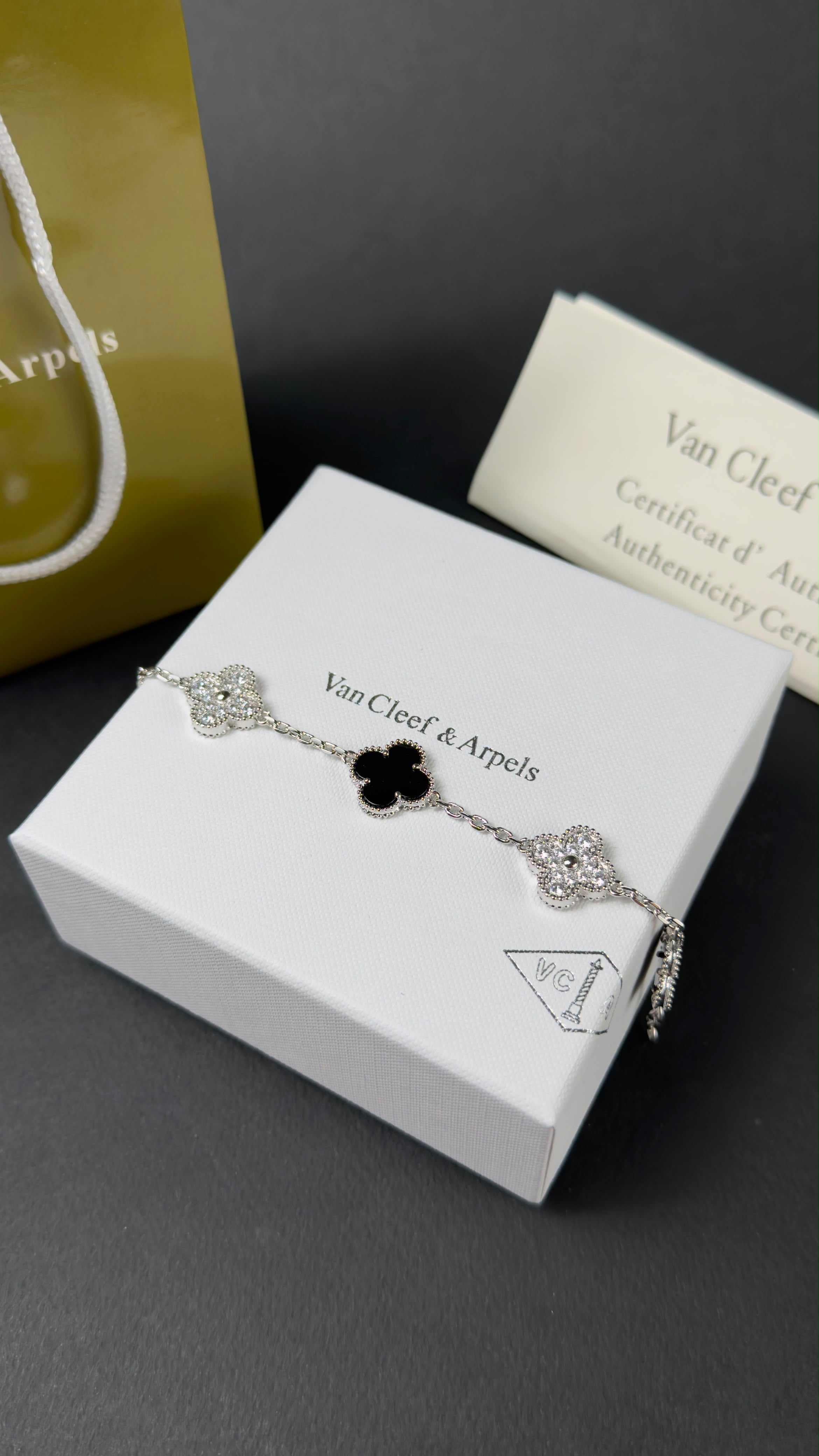 Vancleef Bracelet Unisex
