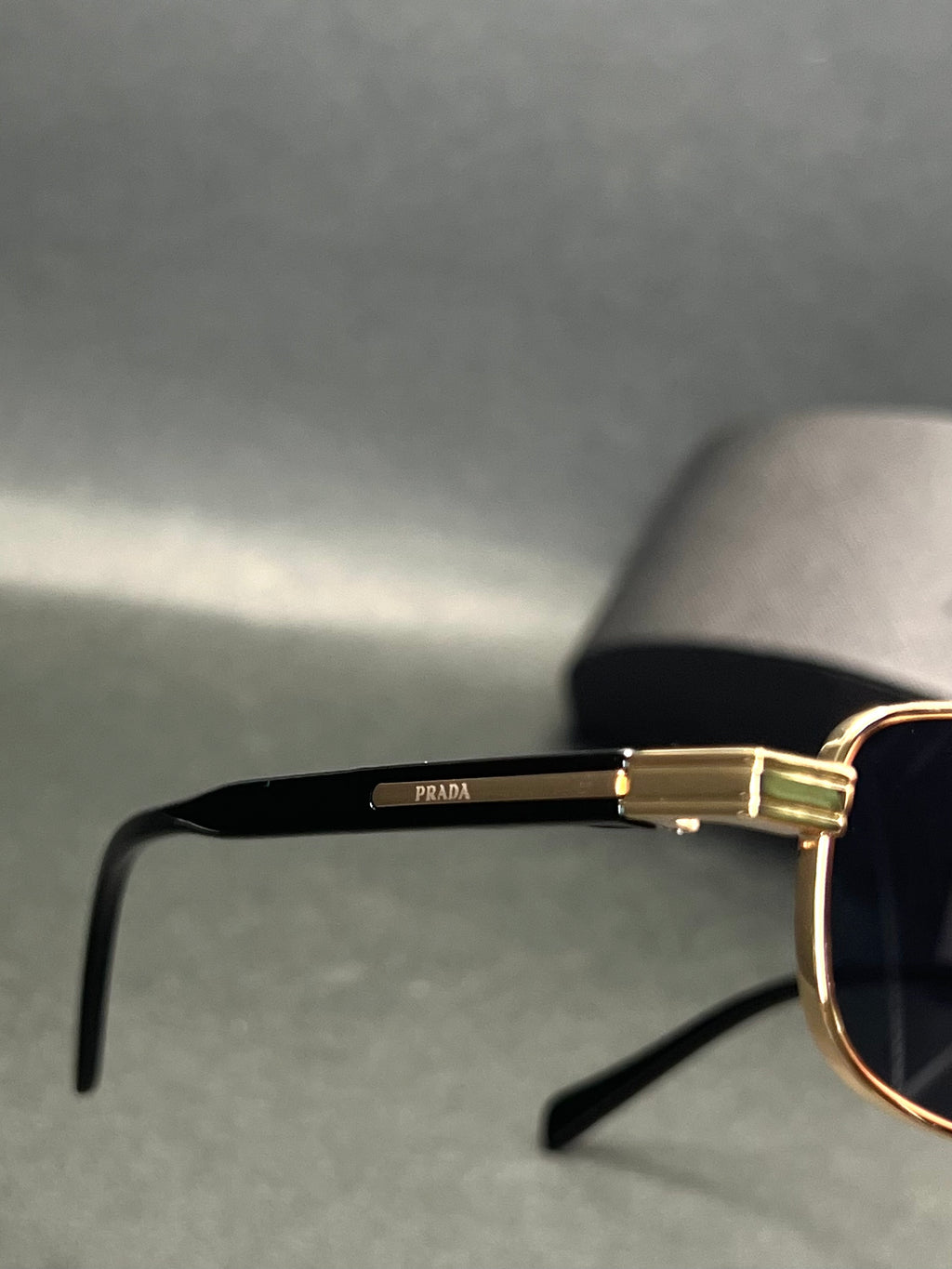 Prada 17W