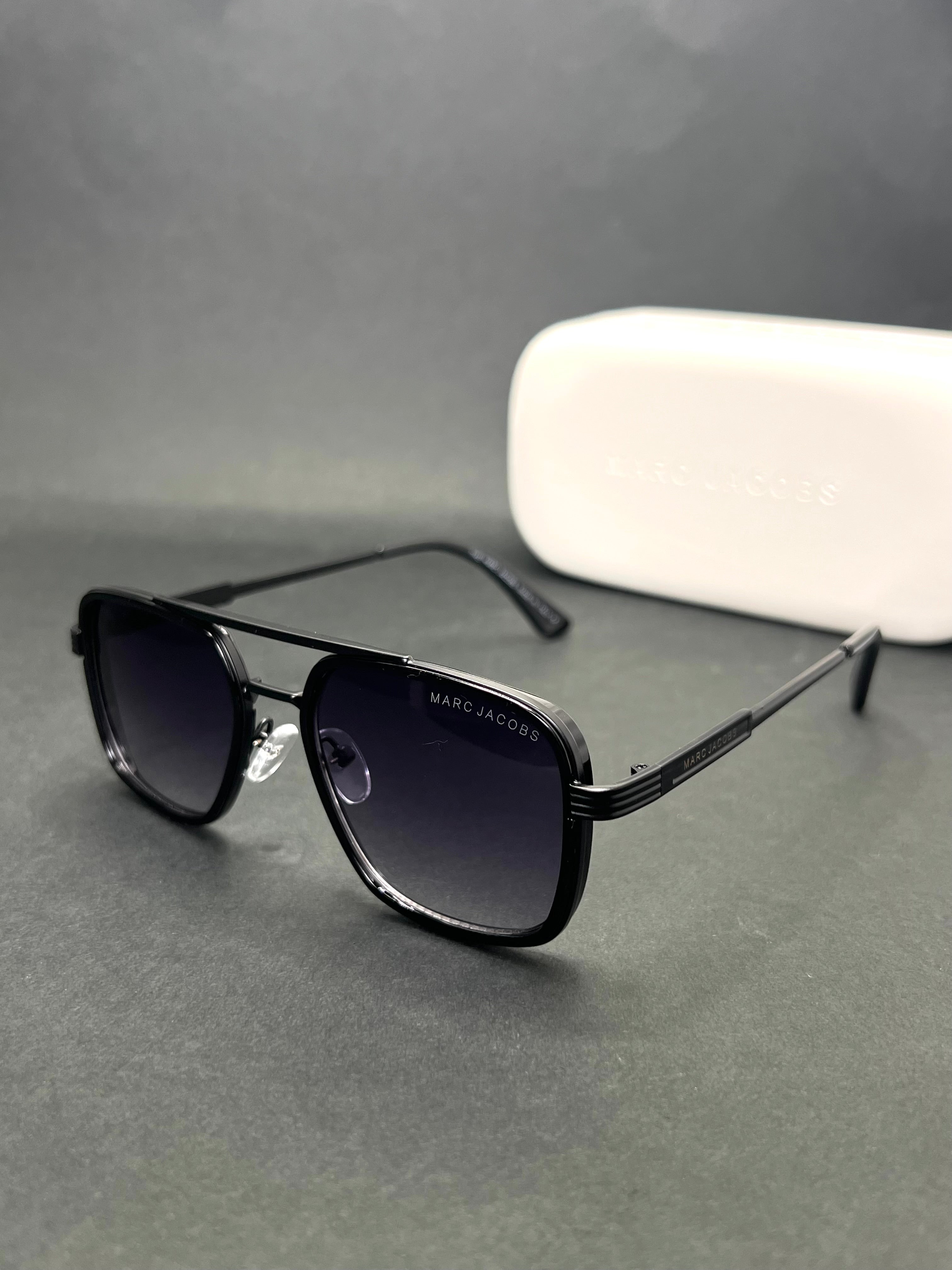 Marc-Jacobs Infinity