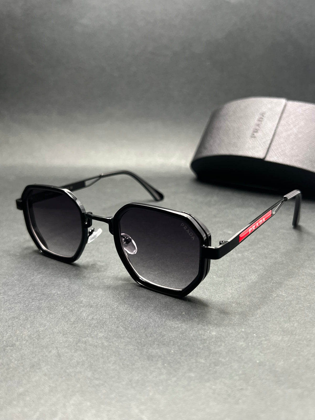 Prada oynx