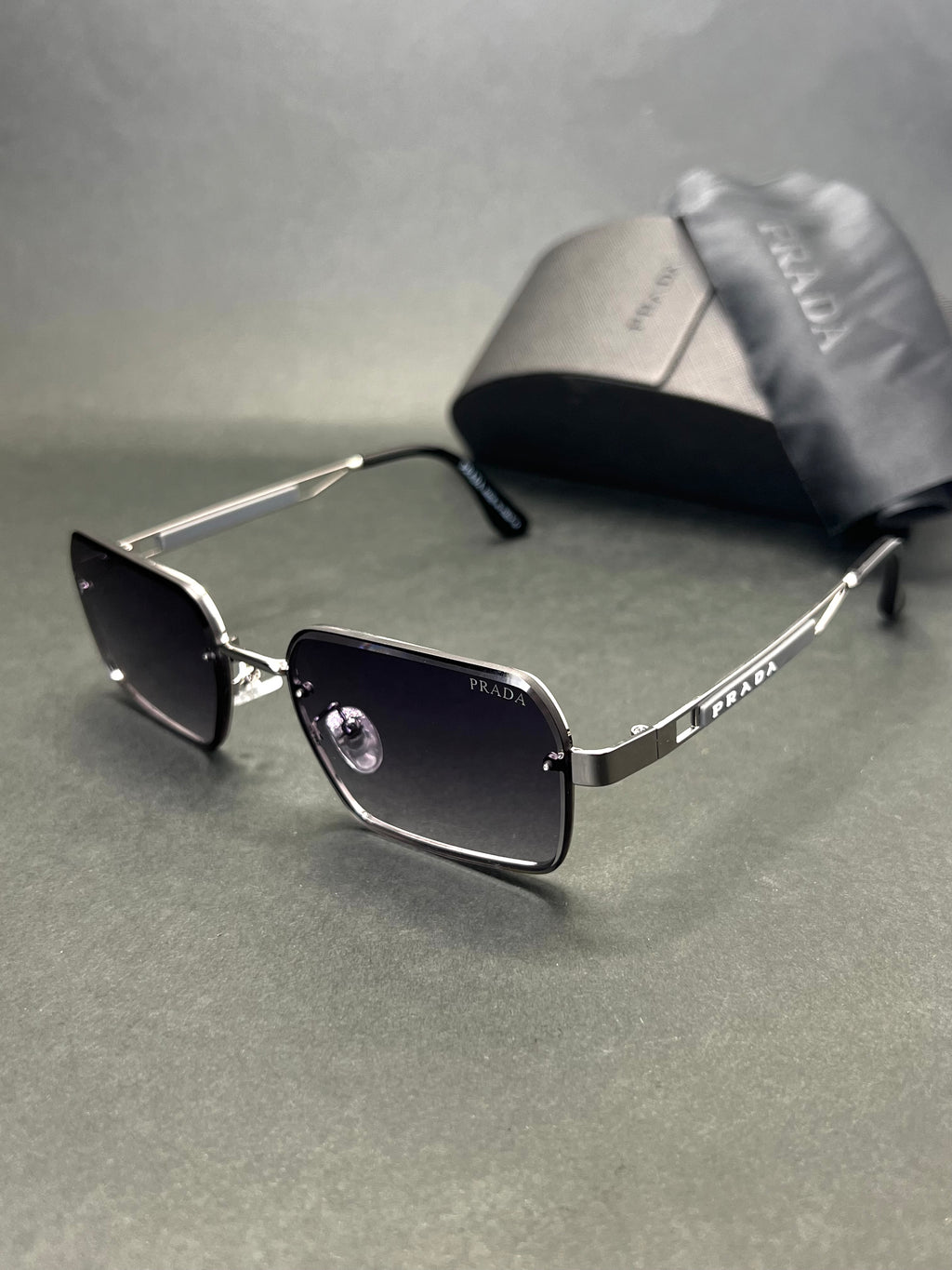 Prada PR8452